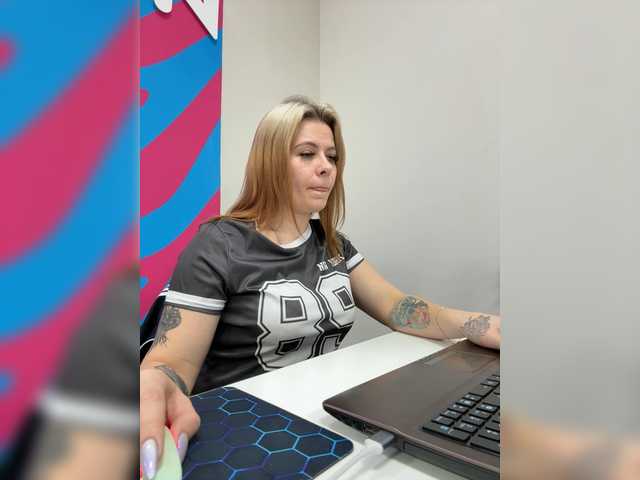 mIrindAcam's BongaCams show and profile