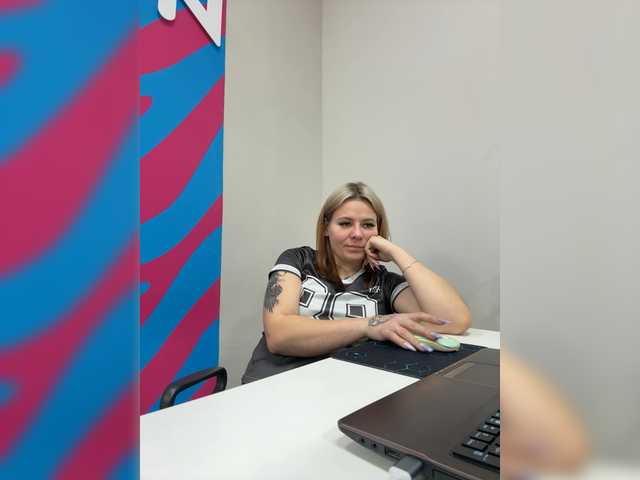 mIrindAcam's BongaCams show and profile