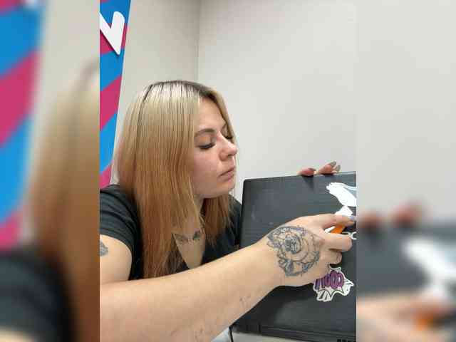 live chat nude MIrindAcam