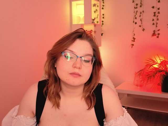 RacieBroom's BongaCams show and profile