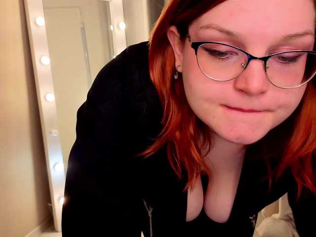 RacieBroom's BongaCams show and profile