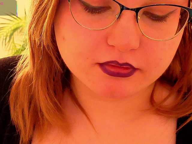 RacieBroom's BongaCams show and profile