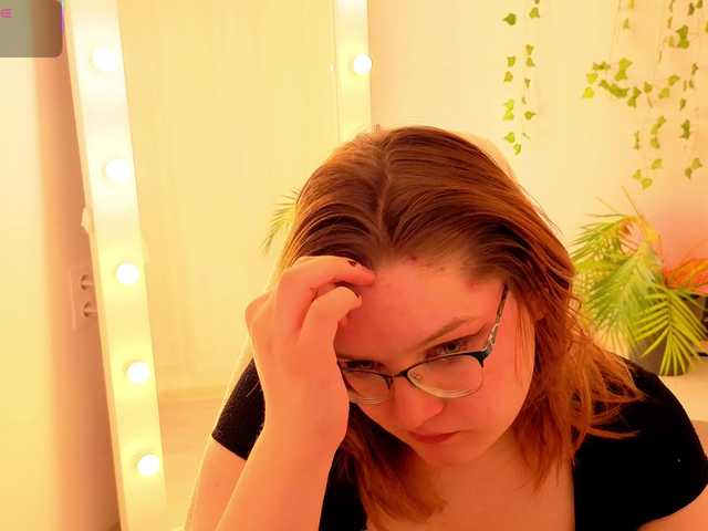 RacieBroom's BongaCams show and profile