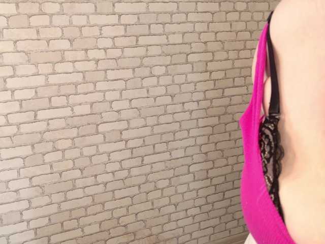 RacieBroom's BongaCams show and profile