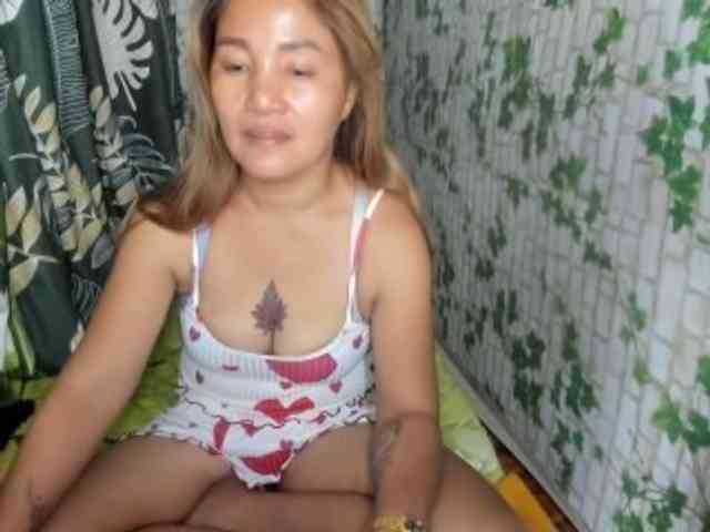 Sweettrouble42 webcam