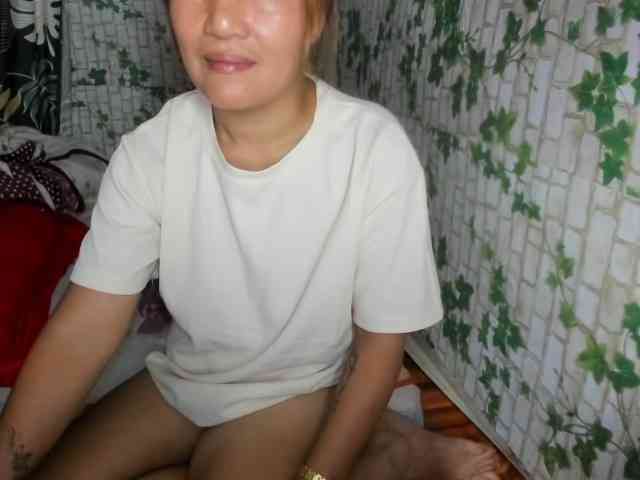 Sweettrouble42 webcam