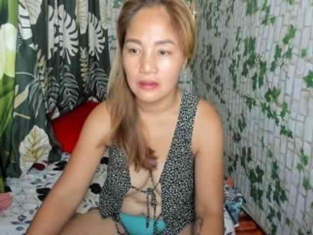 Sweettrouble42 webcam