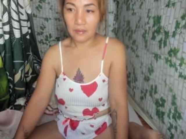 Sweettrouble42 webcam