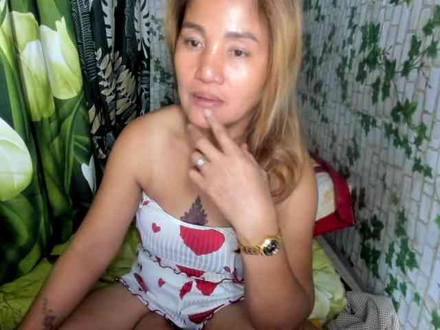 Sweettrouble42 webcam