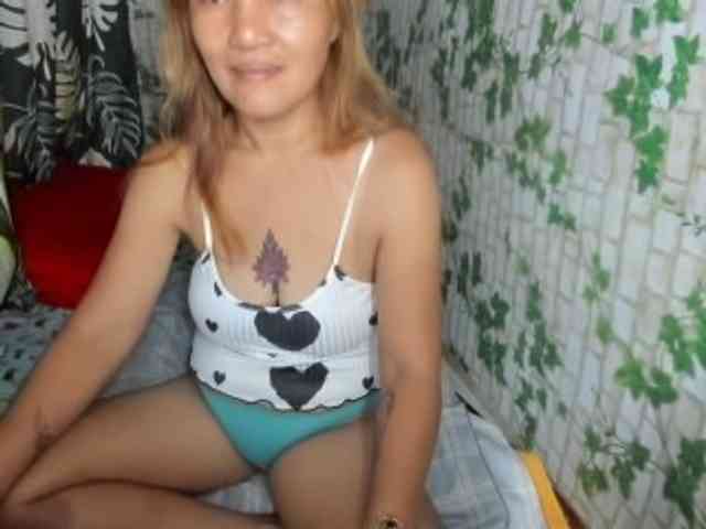 Sweettrouble42 webcam