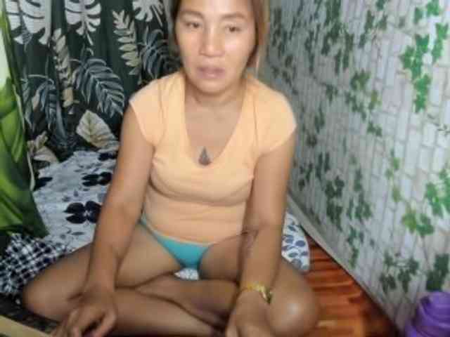 Sweettrouble42 webcam