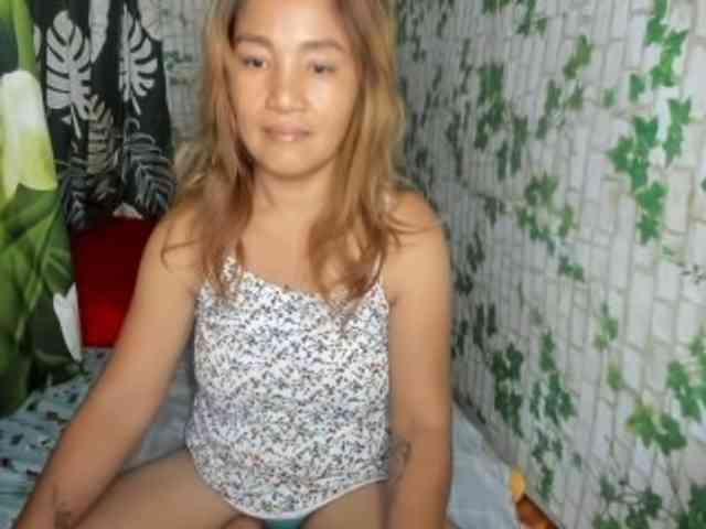 Sweettrouble42 webcam