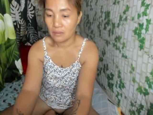 Sweettrouble42 webcam