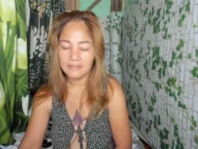 Sweettrouble42 webcam