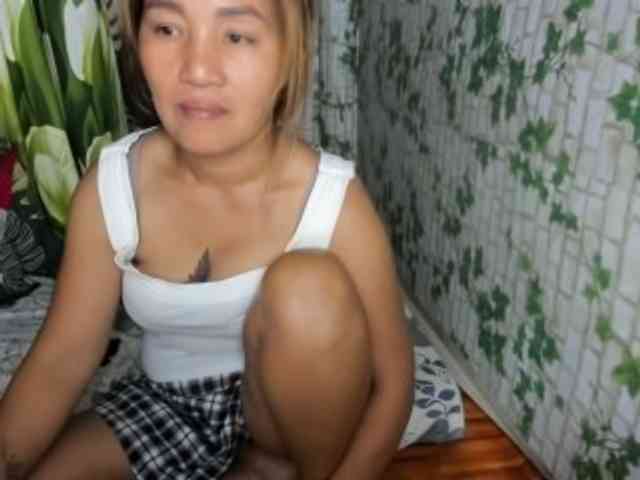 Sweettrouble42 webcam