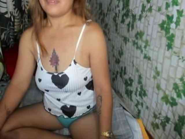 Sweettrouble42 webcam