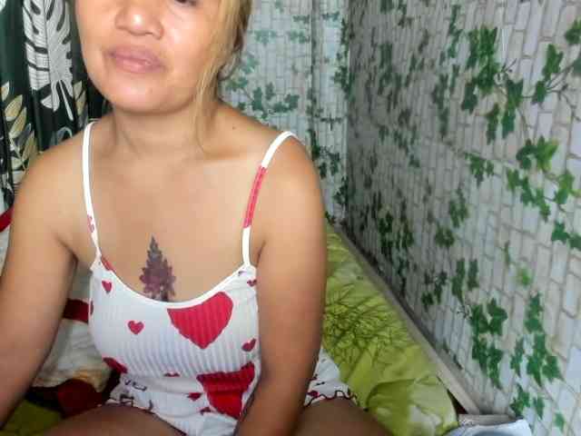 Sweettrouble42 webcam