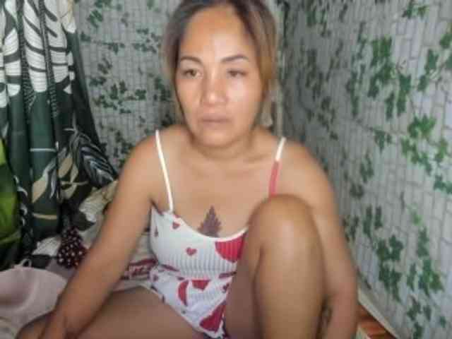 Sweettrouble42 webcam