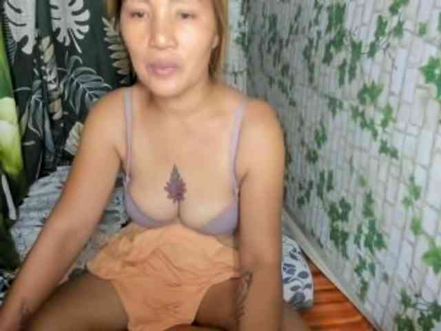 Sweettrouble42 webcam