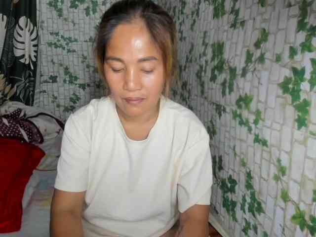 Sweettrouble42 webcam