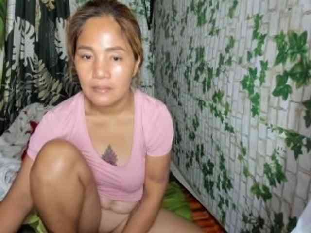 Sweettrouble42 webcam