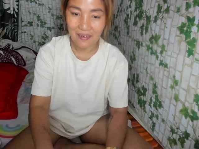 Sweettrouble42 webcam