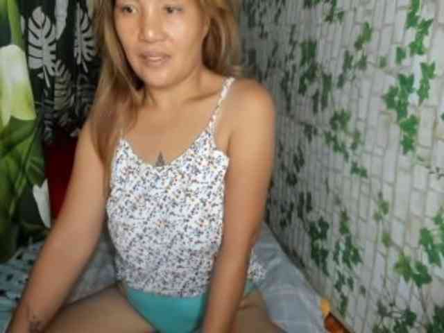 Sweettrouble42 webcam