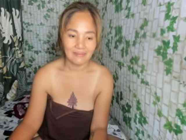 Sweettrouble42 webcam