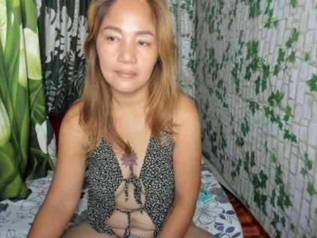 Sweettrouble42 webcam