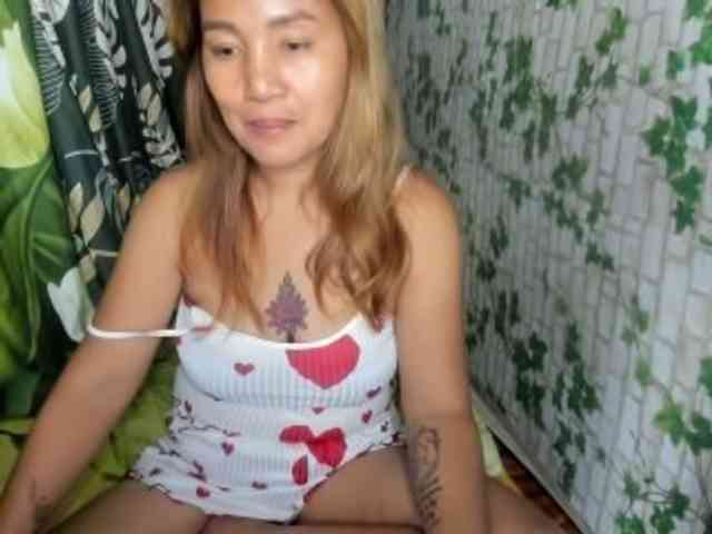 Sweettrouble42 webcam