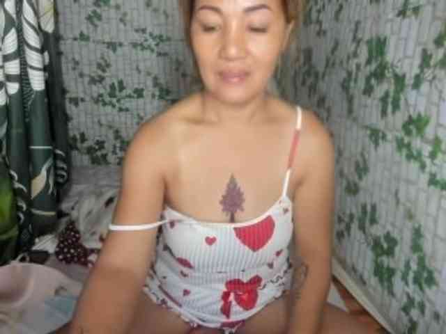 Sweettrouble42 webcam