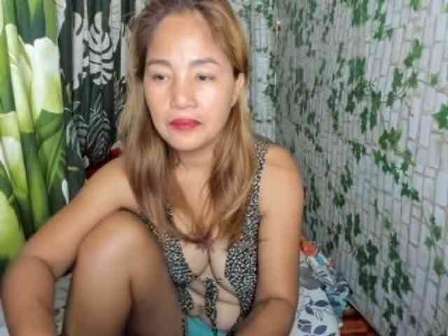 Sweettrouble42 webcam