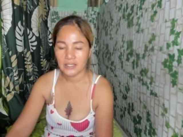 Sweettrouble42 webcam