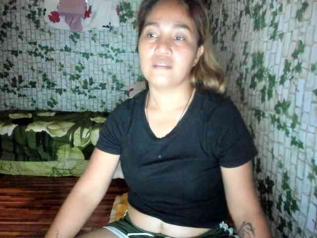 Sweettrouble42 webcam