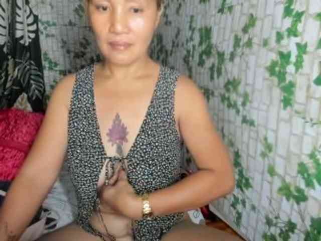 Sweettrouble42 webcam