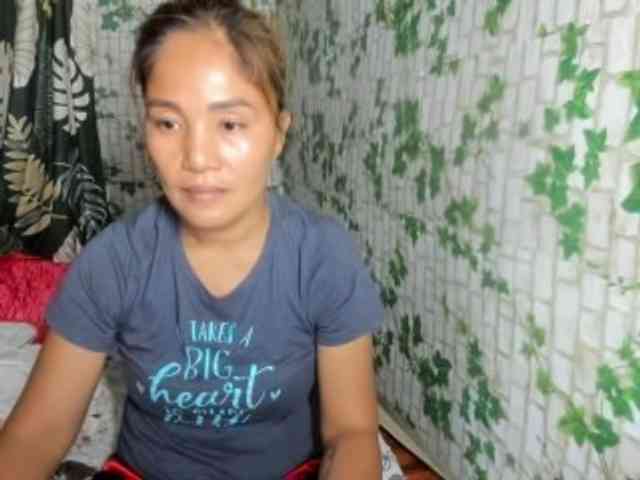 Sweettrouble42 webcam