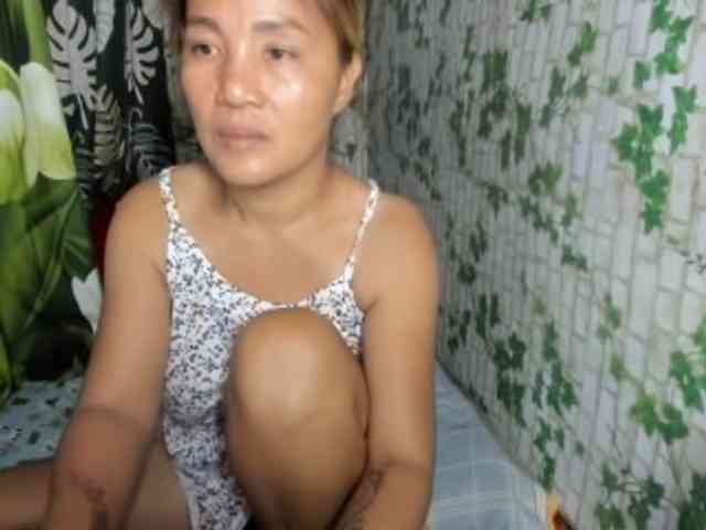 Sweettrouble42 webcam