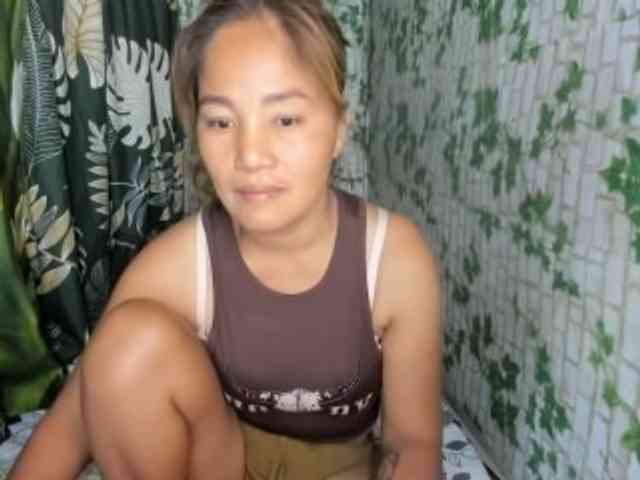 Sweettrouble42 webcam