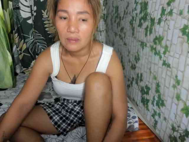 Sweettrouble42 webcam