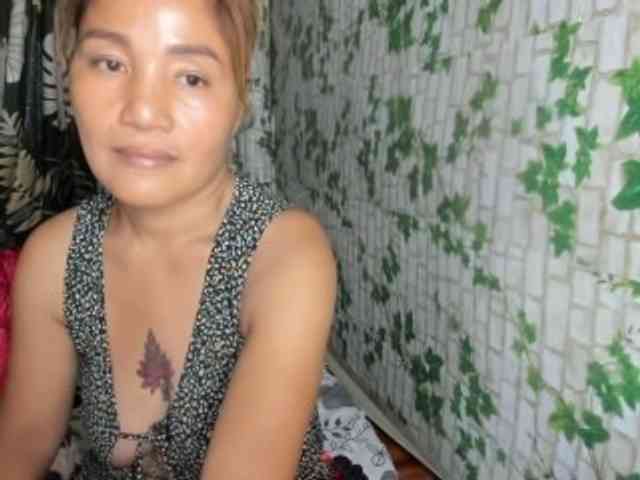 Sweettrouble42 webcam