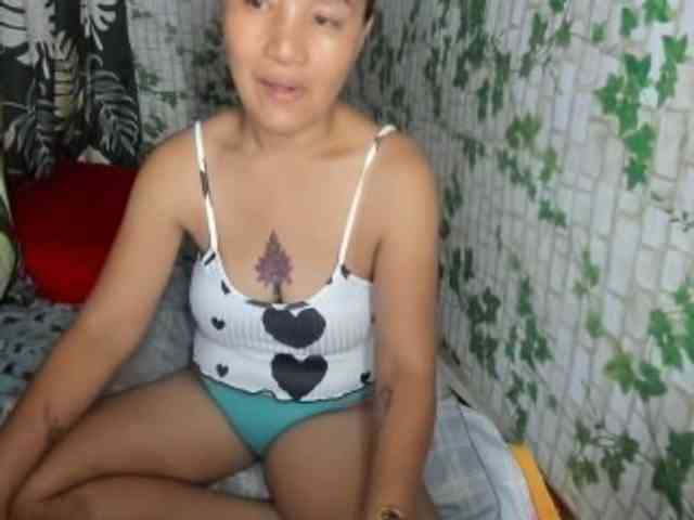 Sweettrouble42 webcam