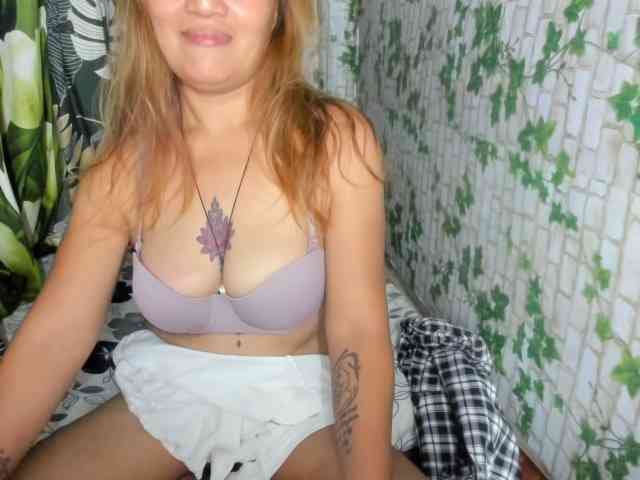 Sweettrouble42 webcam