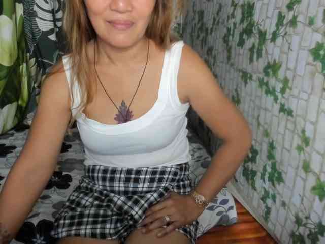 Sweettrouble42 webcam