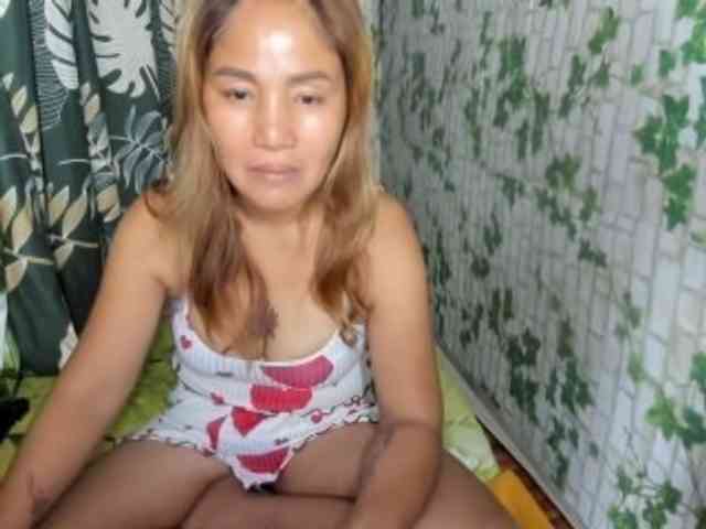 Sweettrouble42 webcam