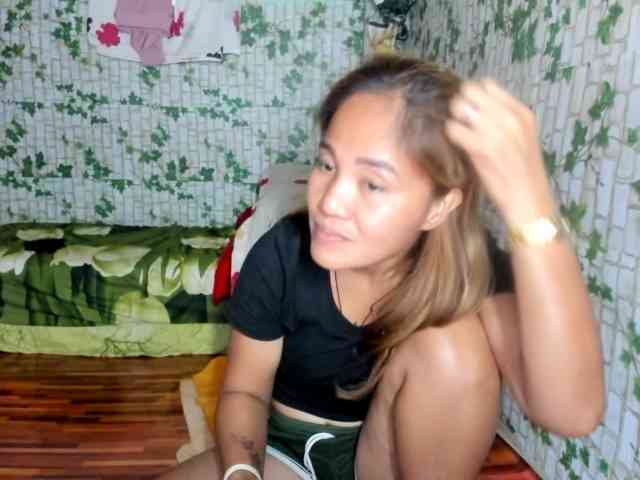 Sweettrouble42 webcam