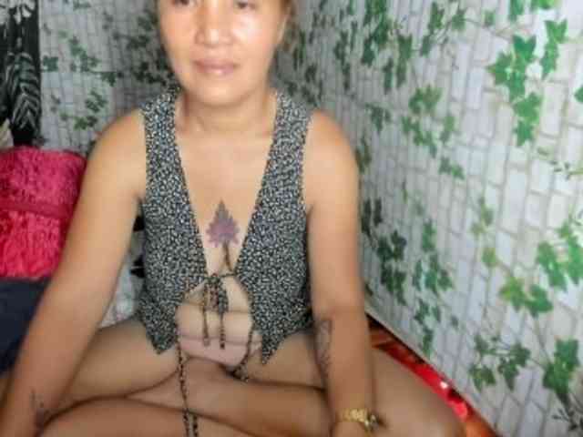 Sweettrouble42 webcam