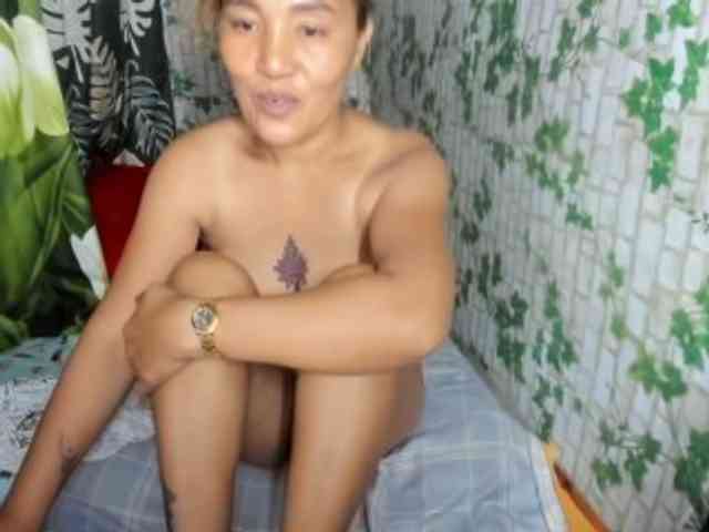 Sweettrouble42 webcam