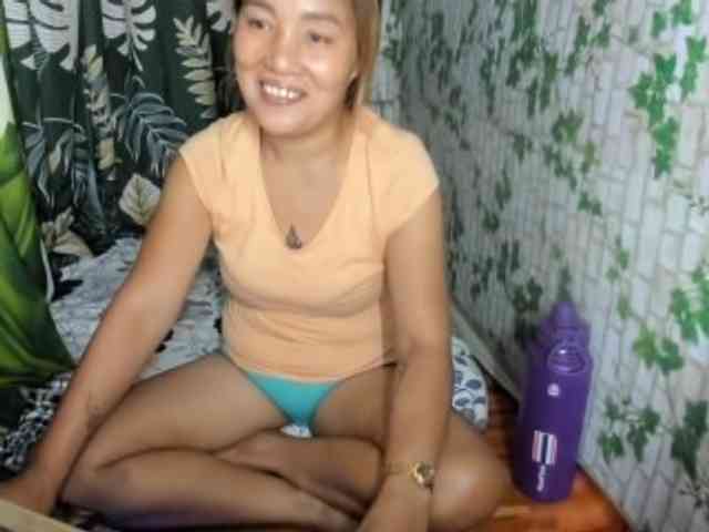 Sweettrouble42 webcam