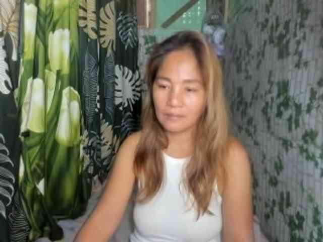 Sweettrouble42 webcam