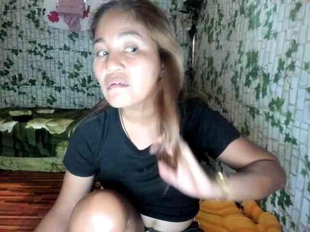 Sweettrouble42 webcam